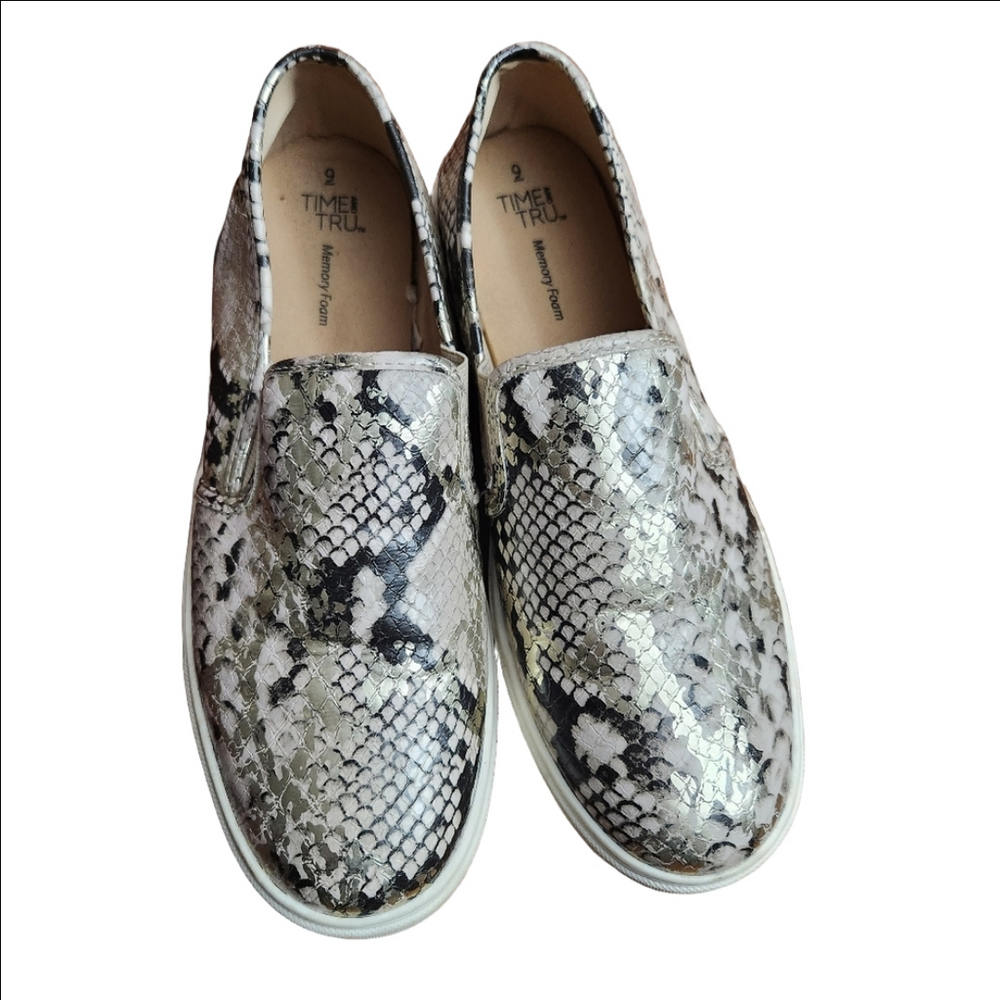 3/$25 Time and Tru Snakeskin Women’s Loafer Slip On Shoe size 9 memory foam